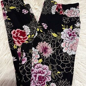 Terra & Sky Black Floral Leggings